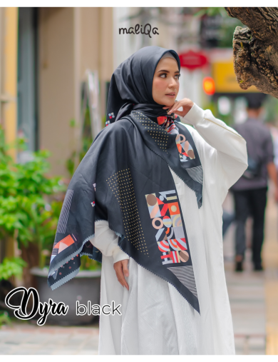 DYRA BLACK